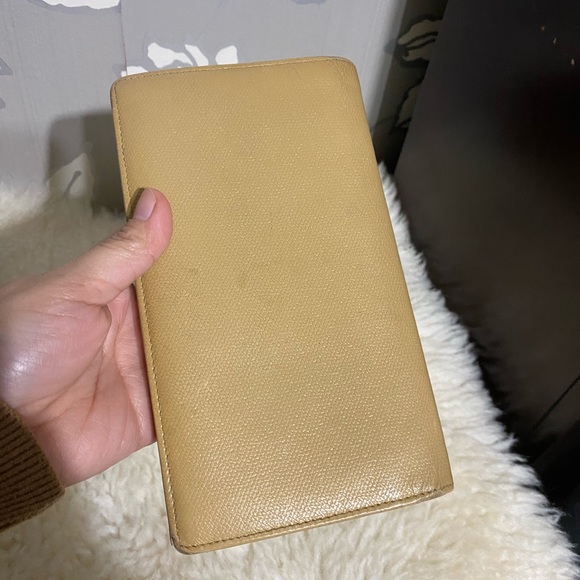 Beige Chanel long wallet with card slots and lots of pockets - Picture 2 of 15